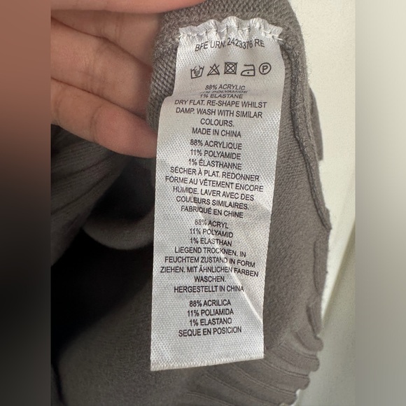 🆕 French Connection Grey Sweater - Picture 4 of 5